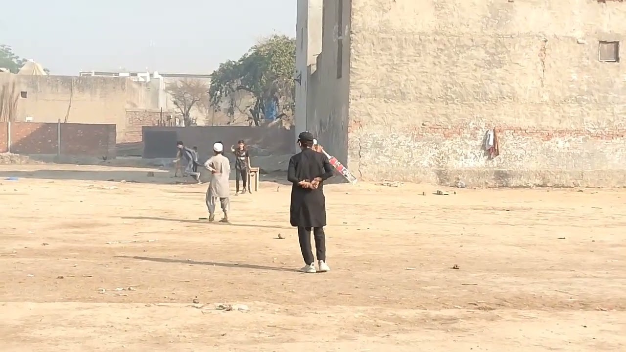 Khiladi cricket khel rahe hain