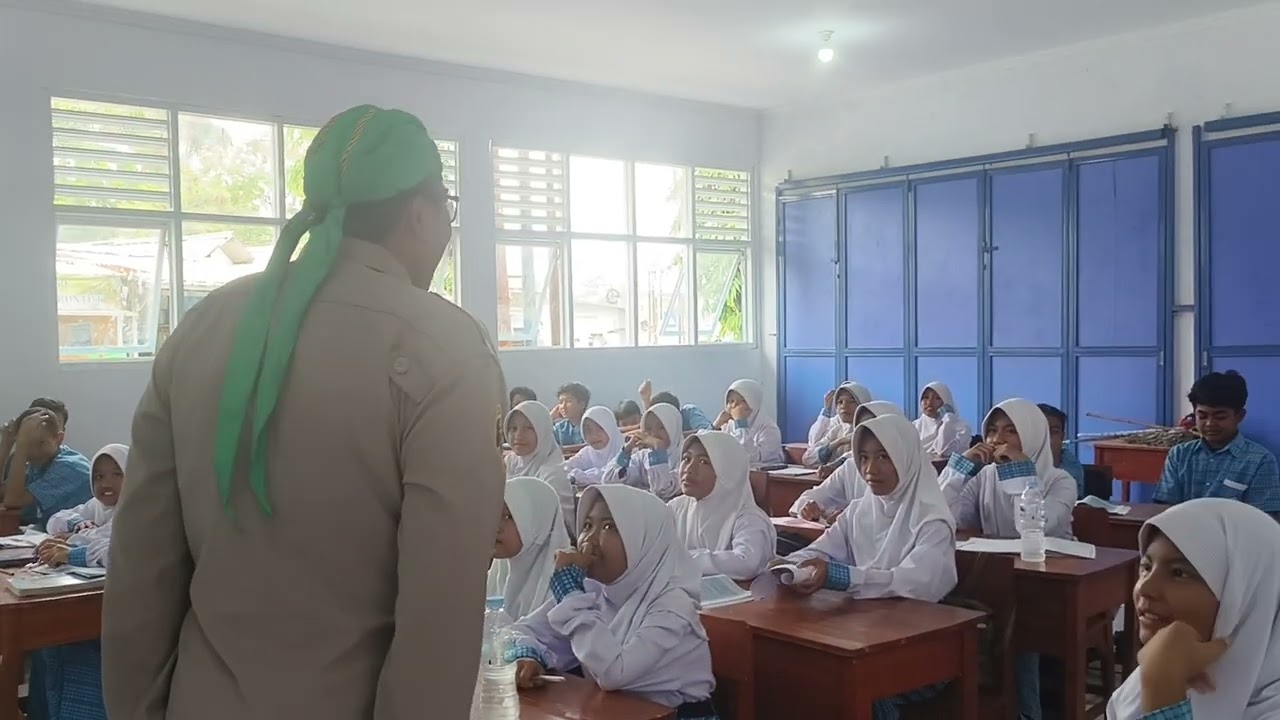 Goes to school SMPN 1 Talun