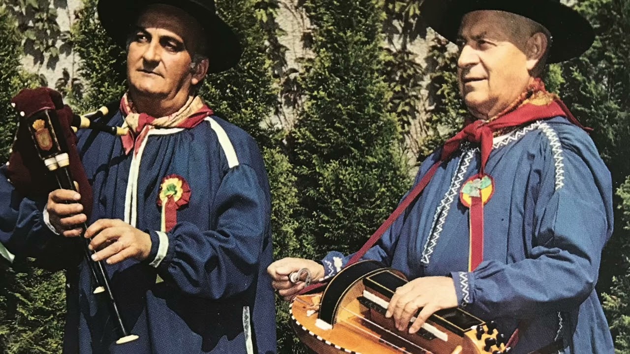 Horse’s Branle-Hurdy Gurdy and Scottish small pipes