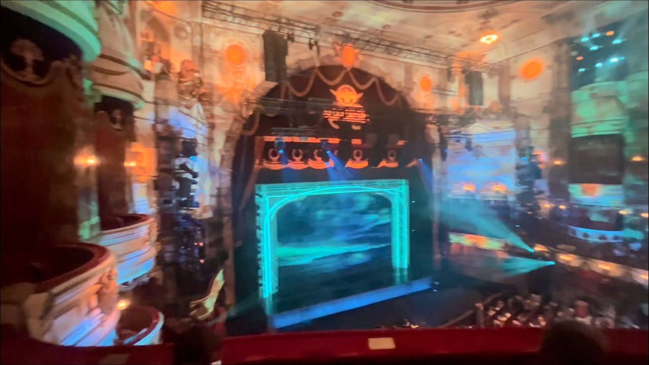 West End Stage/London🇬🇧☕️🎭