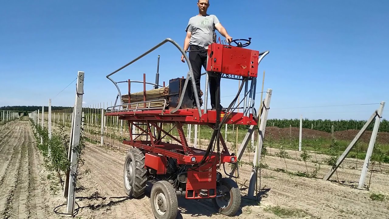Samobieżna platforma sadownicza z Ursusa C-330