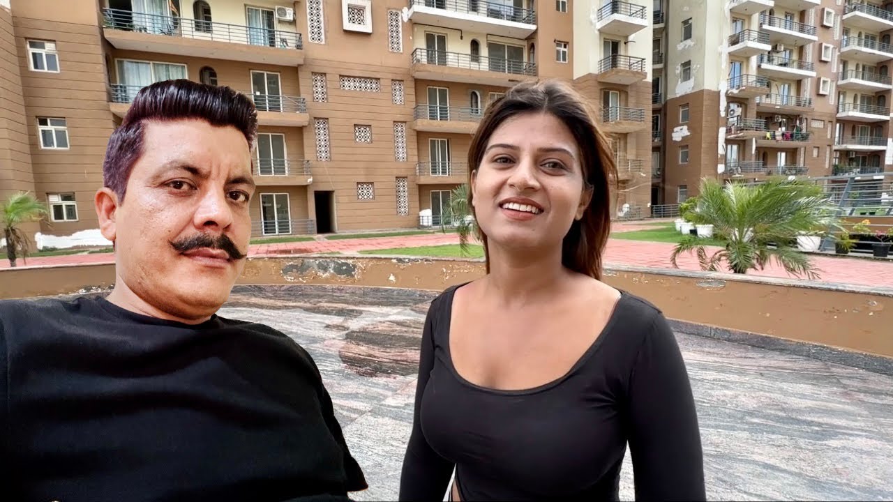 हिमांशी गोष्वामी और हम बन गए पड़ोसी ।। RUHIL RESIDENCY APARTMENT BAHADURGARH
