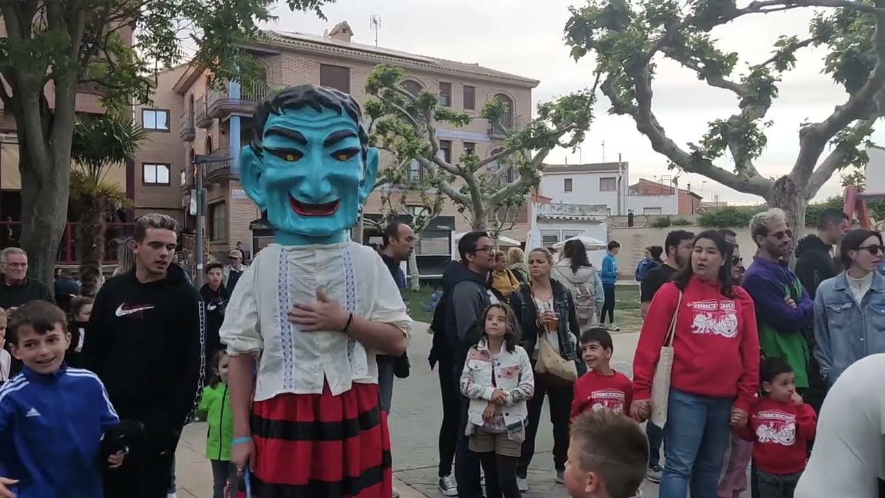 📌 PINSEQUE    ---         Concentración de Gigantes y Cabezudos