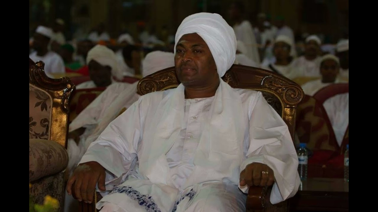 لا يراني الحب منثنيا. بعد ما لاحت ليَ الخيمُ.    السر عوض