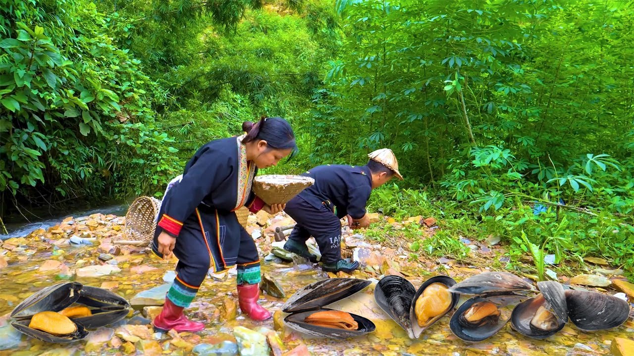 Dwarf Family Harvesting Snails and Mussels - Cooking Delicious Dishes from Fresh River Catch