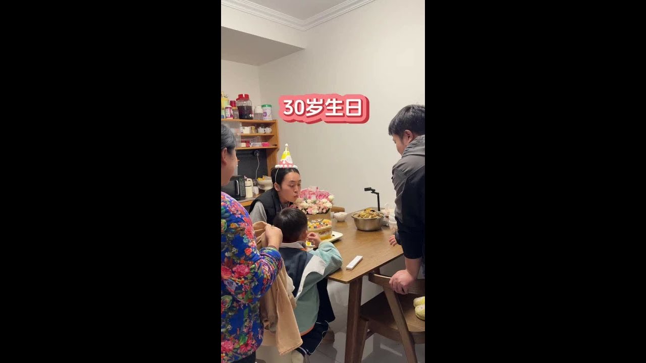 人生如此刻 一切正当时 小时候觉得遥不可及的30岁 真真切切的来了！平淡知足的生活 逐渐自洽 新的一岁 平安健康就是最大的幸福#生日快乐