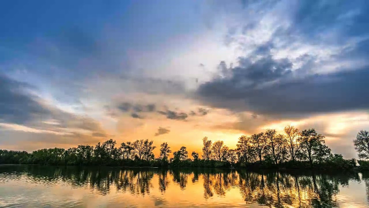 RELAXING WITH N SOFT PIANO MUSIC