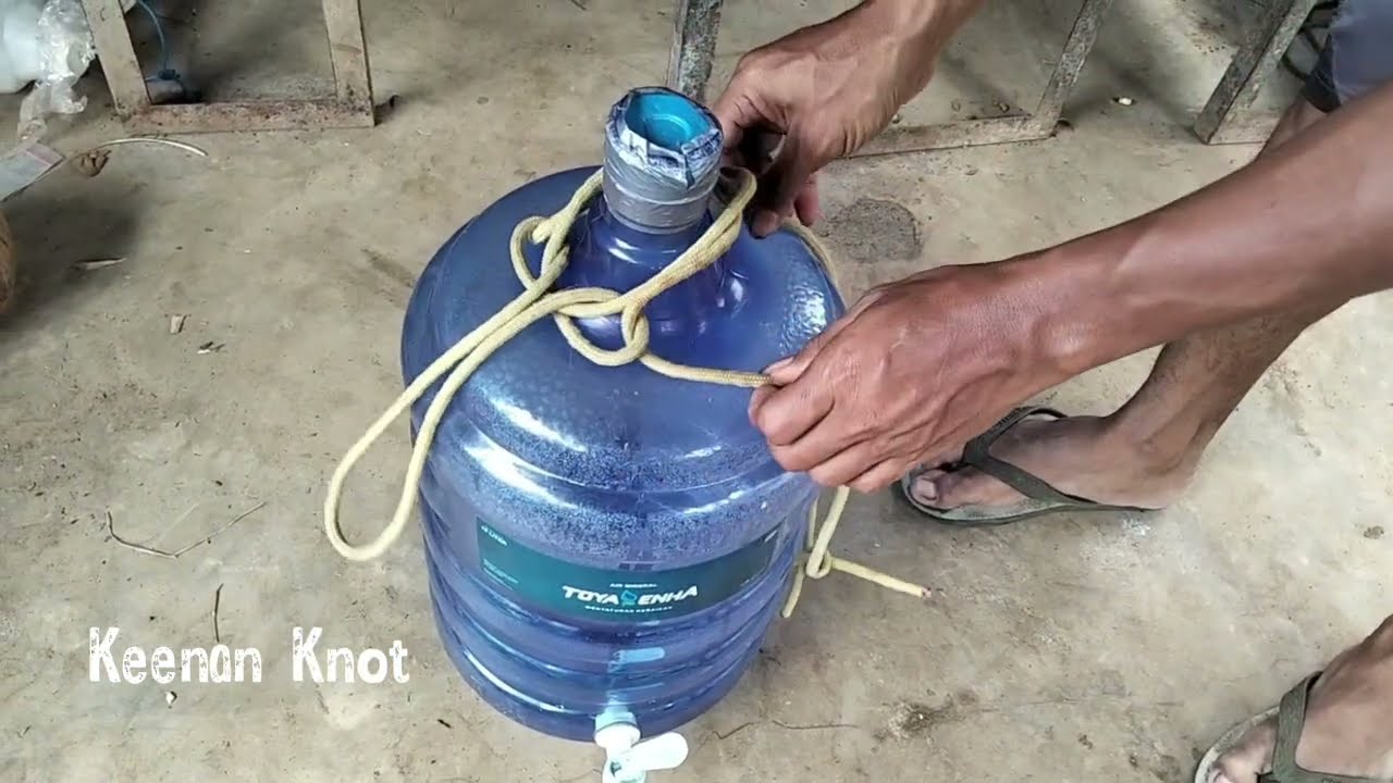 The Smartest Knot for Carrying Bottles!Hanging Water Bottle Sling Knot