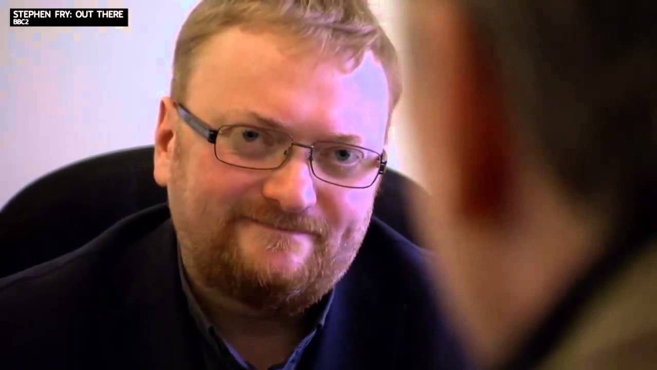 Stephen Fry & homophobic Russian politician on Out There