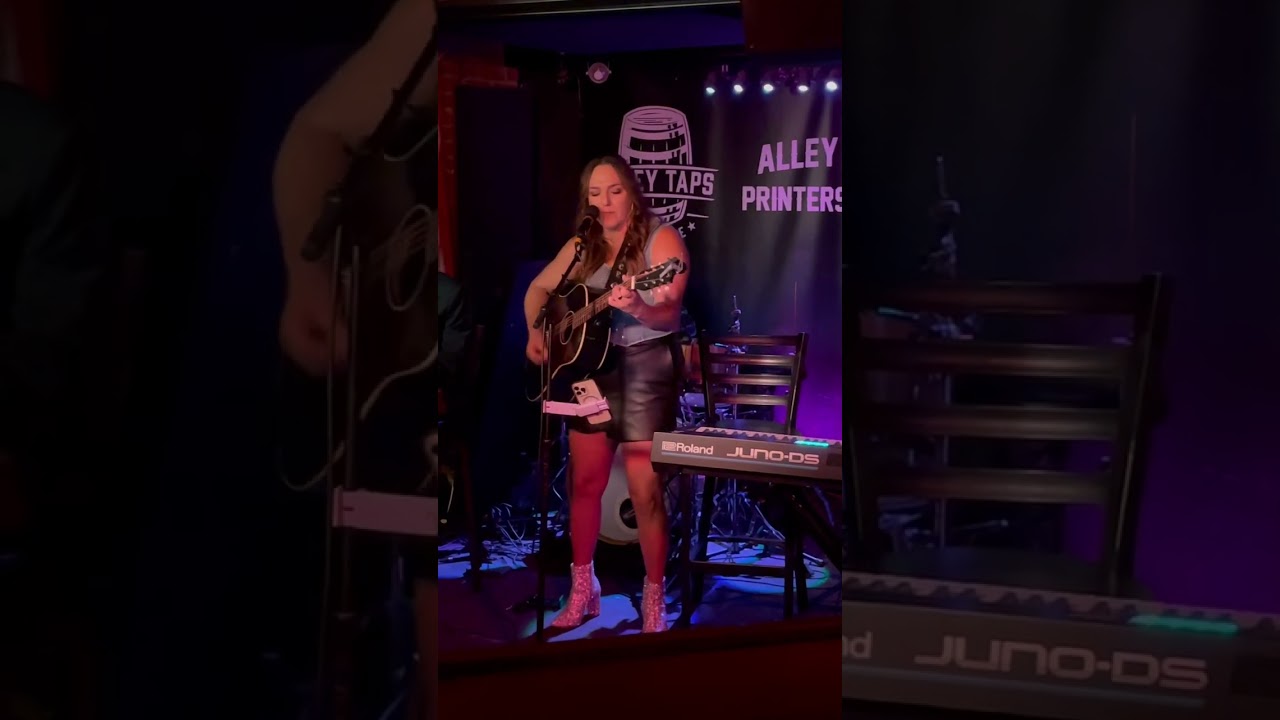 Kiss Me Goodbye (Tara Grace) - Original Performance Live @ Alley Taps