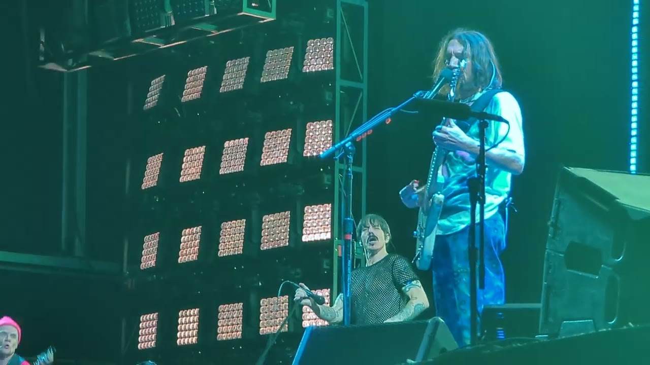 Red Hot Chili Peppers - The Heavy Wing (Vocally, one of the best ever! - Live @ London 21/7/2023)