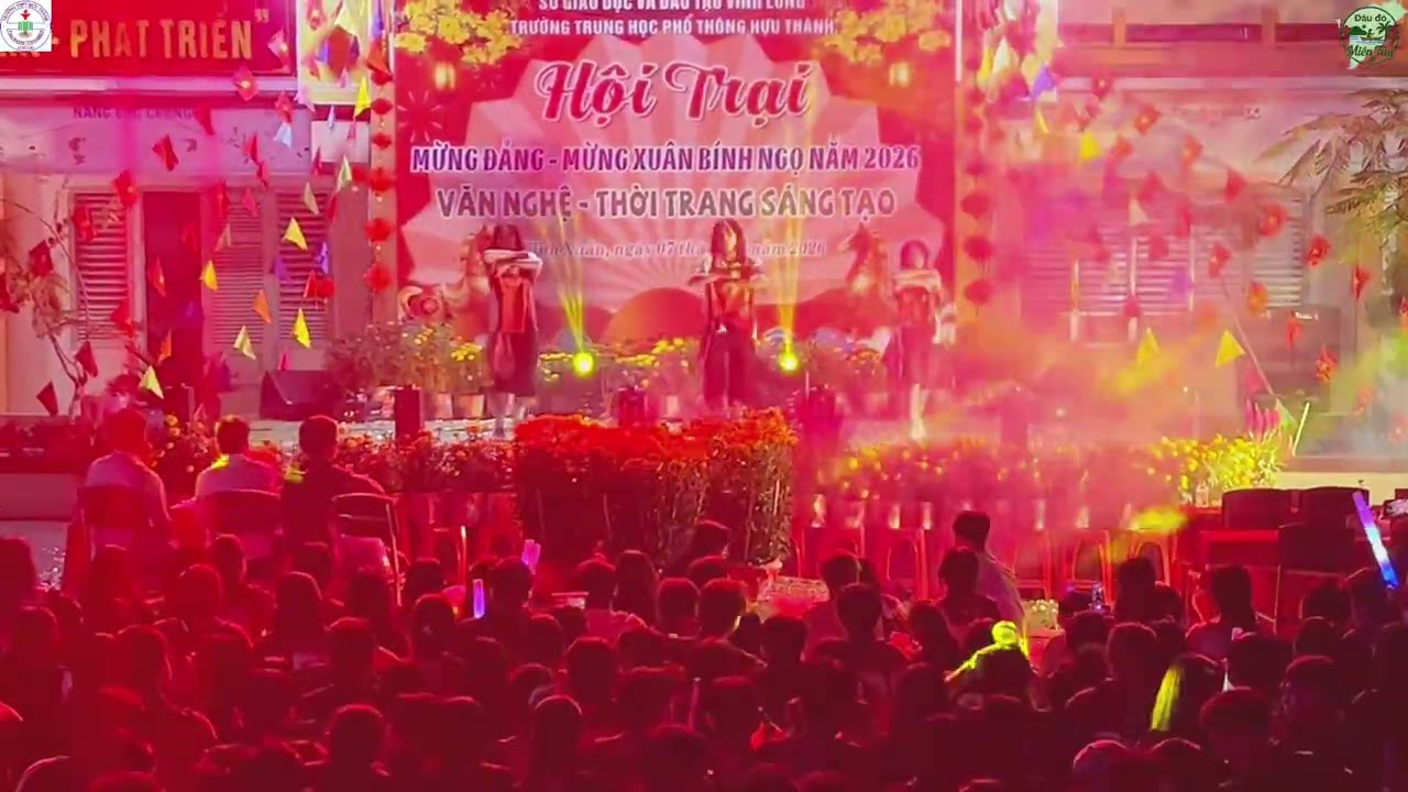 Tiết mục Mashup Người Việt + Tự  hào Việt Nam - Tập thể 11A2 và 11A3 THPT Hựu Thành