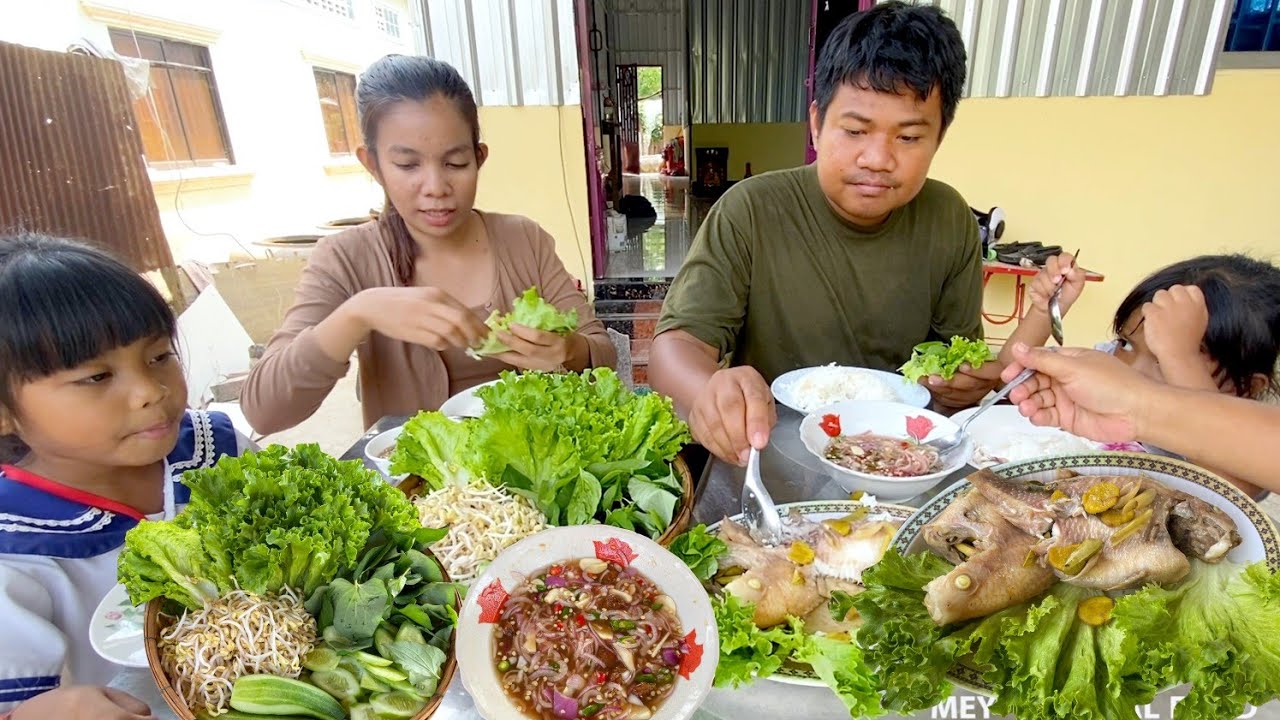 ញាំត្រីក្រហមចំហុយ ទឹកត្រីអំពិលទុំ និងរបៀបធ្វេី #ahmey #food