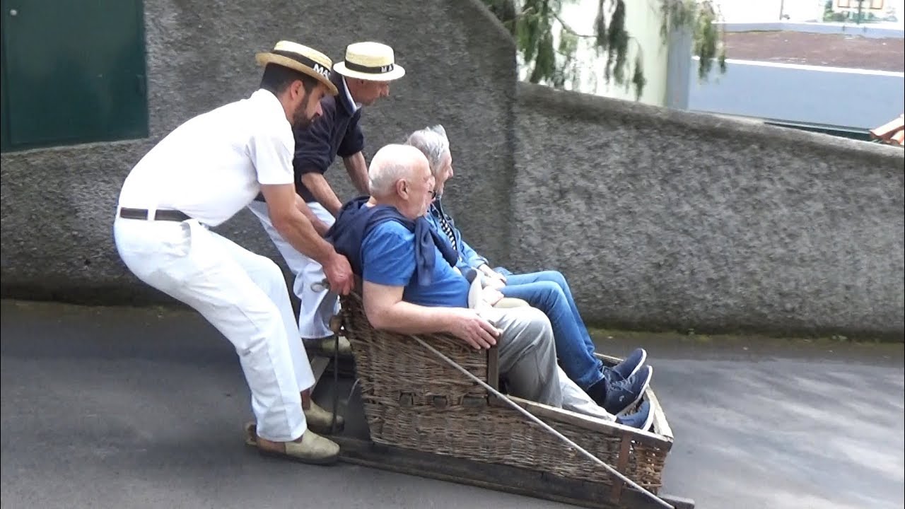 RASANTE Korbschlittenfahrt  OHNE BREMSE vom Berg Monte II | Madeira Portugal