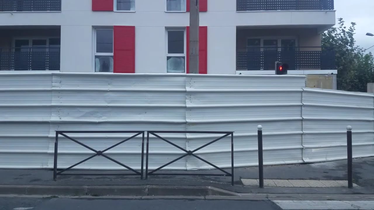 une Ville Paray vieille poste à Thiais - mercredi 19 aout 2020 - latéral