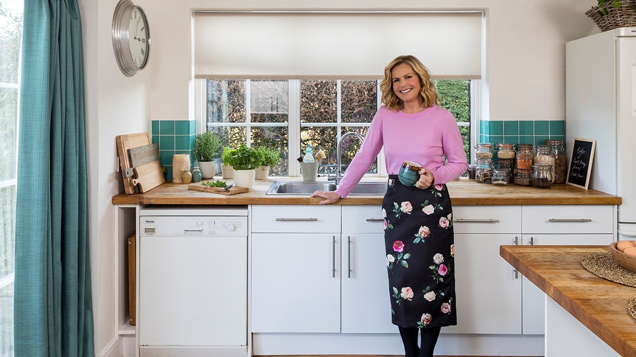 Liz Earle on Roller blinds for the kitchen