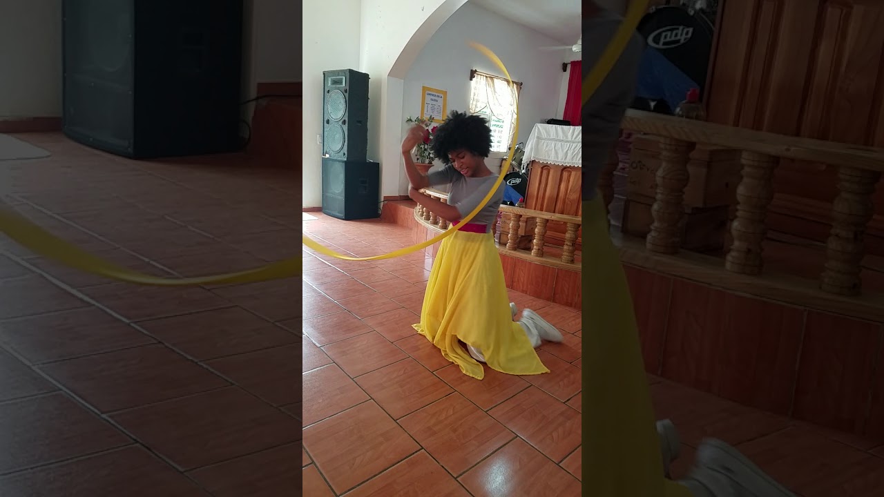 Se Desbordan de Barak.  Danzarina, Mayibel de los Santos.  Ministerio shaddai República Dominicana.