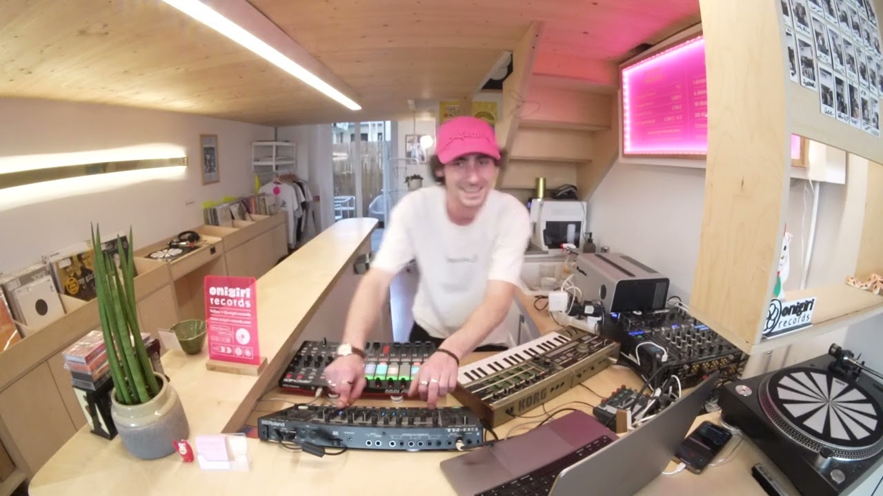 Happiness Therapy In Store #01 - Strandtuch live at Onigiri Records
