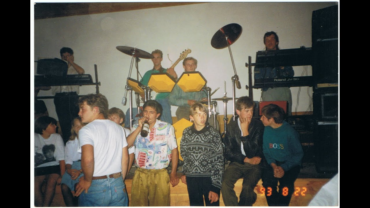 Przeradz Mały 1992 lub 1993 rok. Zabawa w remizie OSP w Przeradzu Małym. Gra zespół muzyczny RABEN.