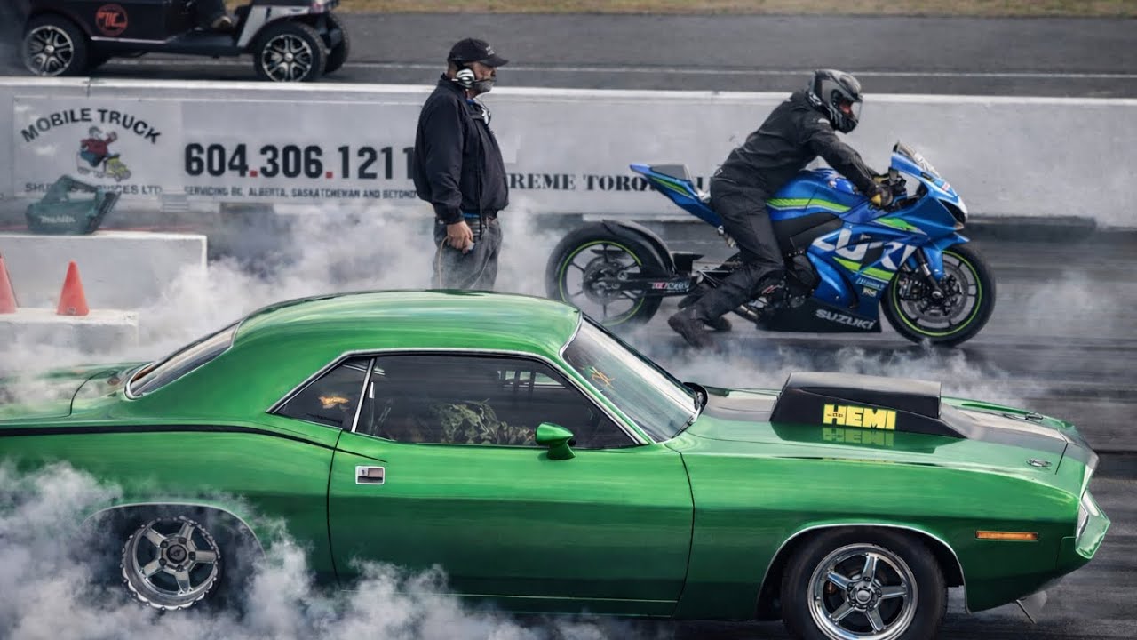Suzuki GSXR против культового маслкара Hemi Cuda