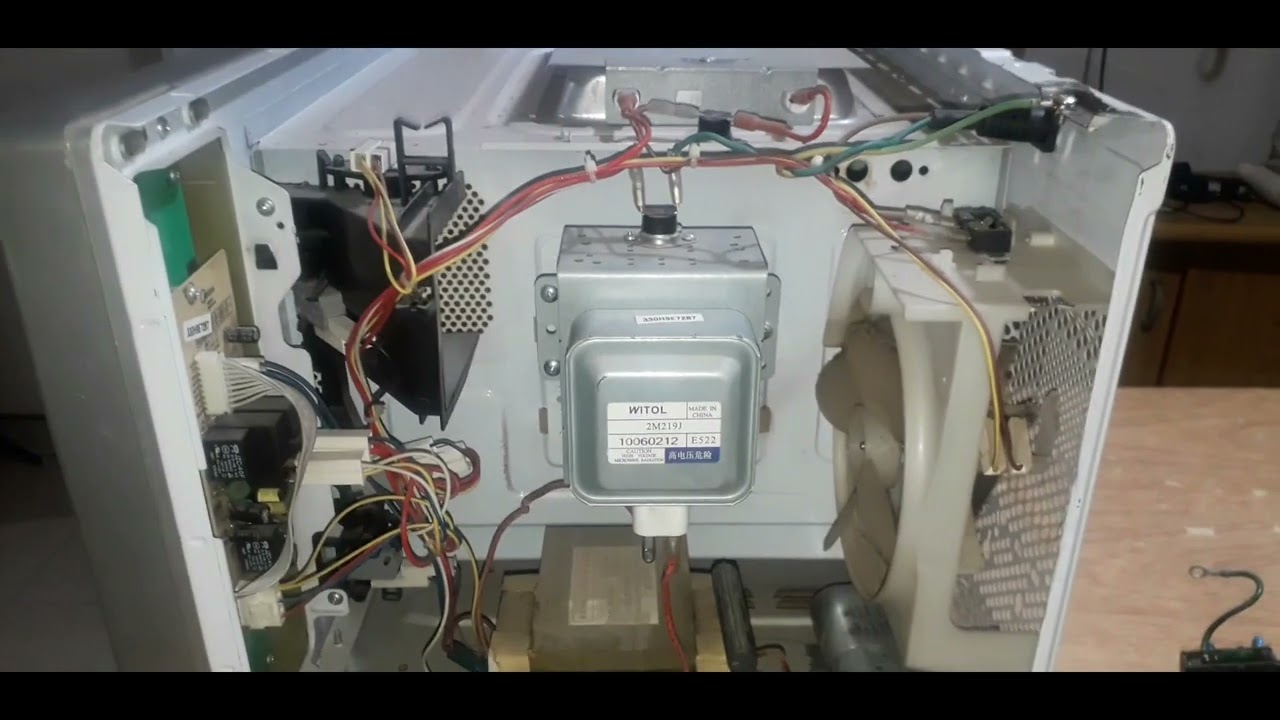 Horno Microondas con Grill. BGH 230D11. No calienta. Parte 2