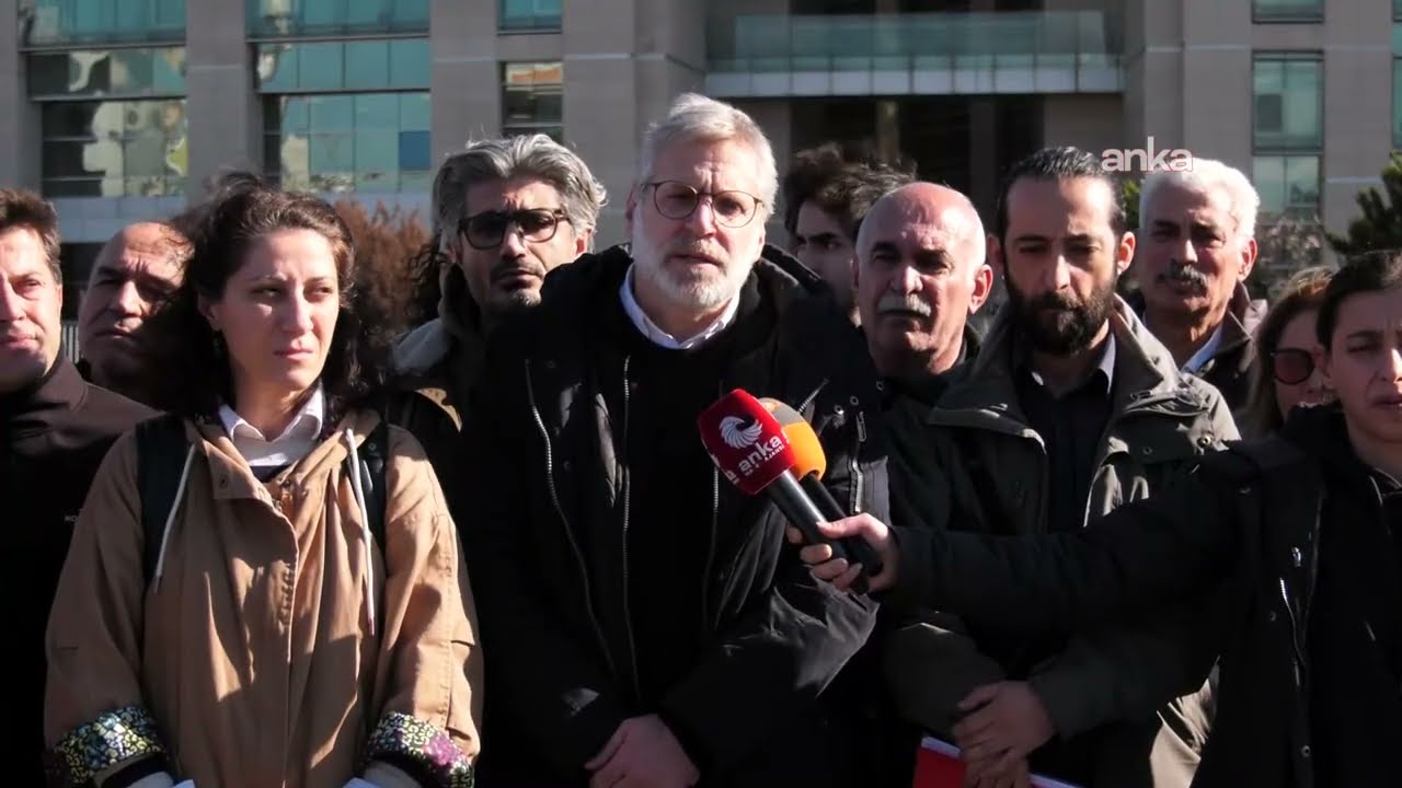Gazeteci Alican Uludağ'ın tutuklanmasının ardından İstanbul Adliyesi'nde açıklama yapılıyor #Canlı