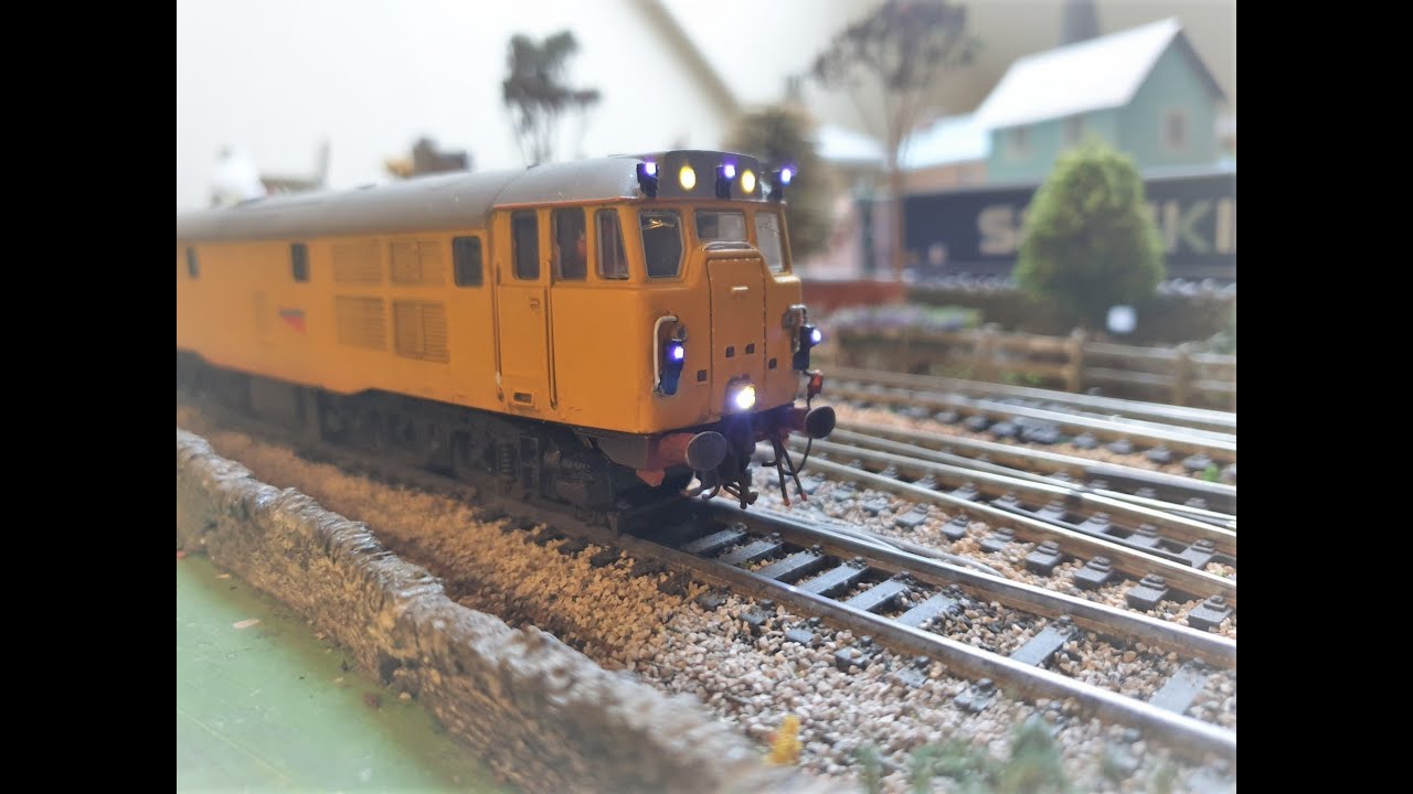 Hornby A1A A1A Class 31's Radio Survey - Line Pattern recognition Train