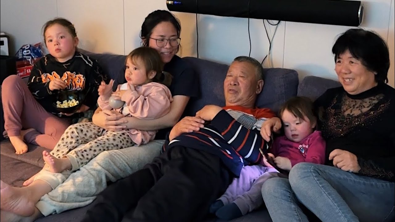 小熊家庭电影院正式开张了，开业第一天就生意火爆