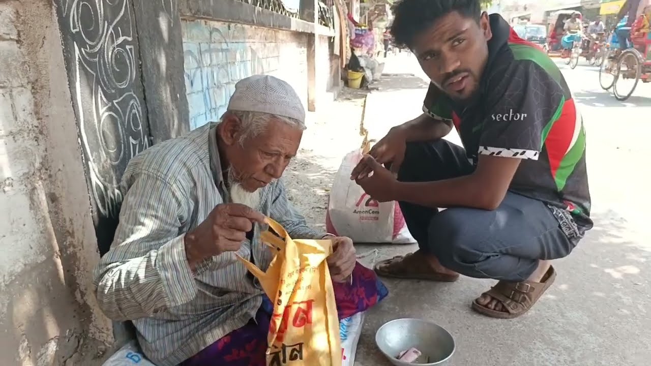 রমজানে অসহায় বৃদ্ধের মুখে হাসি ফোটালাম 🤲 | মানবতার ছোট্ট চেষ্টা❤️#Ramadan #Humanity #Kindness