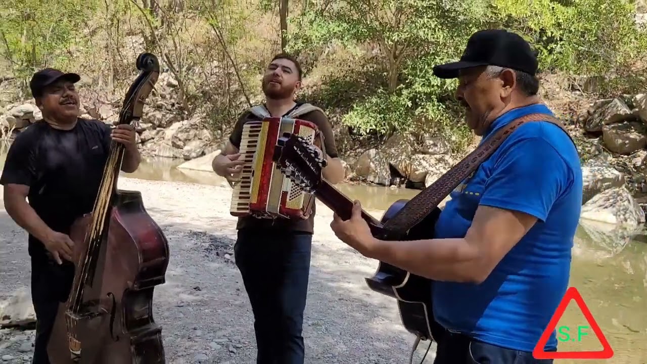 los ayonez y pelon integrante de los amistosos de cosala.corrido de las garrochas ..chep..