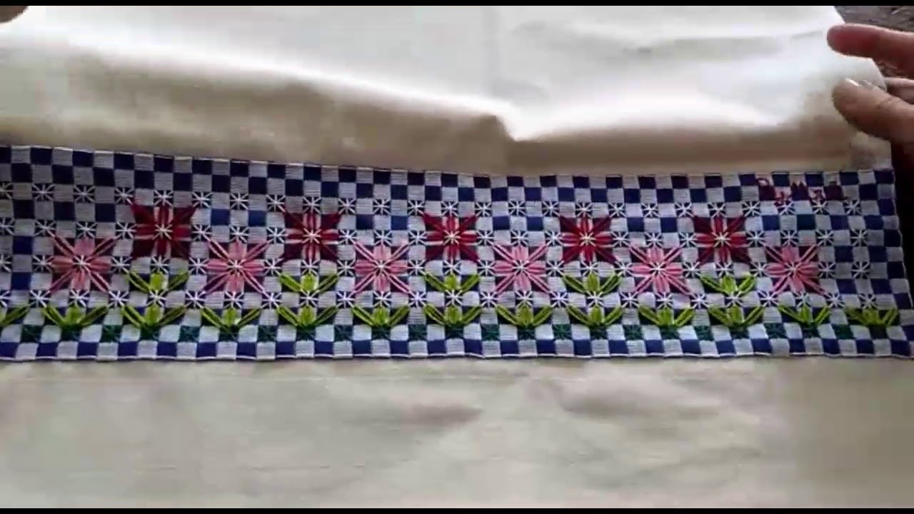 BORDADO EM TECIDO XADREZ - PANO DE COPA JARDIM DE FLORES
