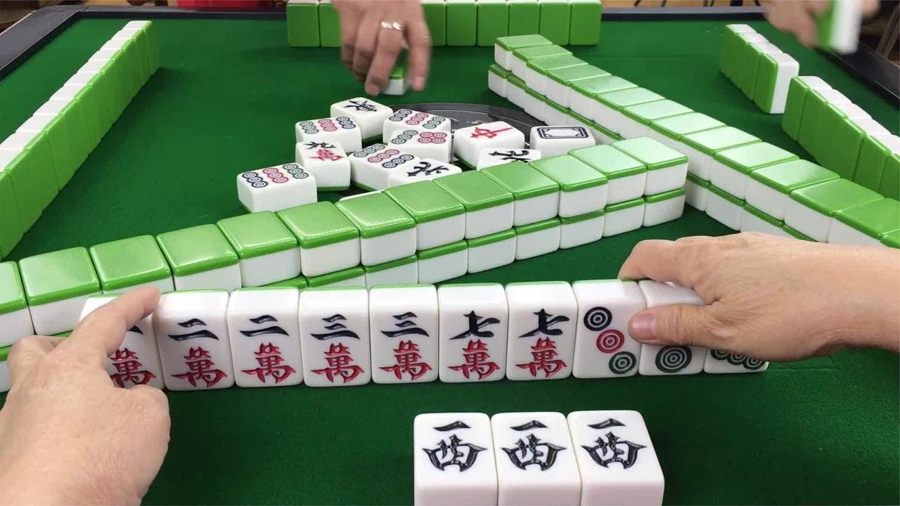 四位高手坐一桌，真是一个比一个胆子大，这才叫打麻将太过瘾了