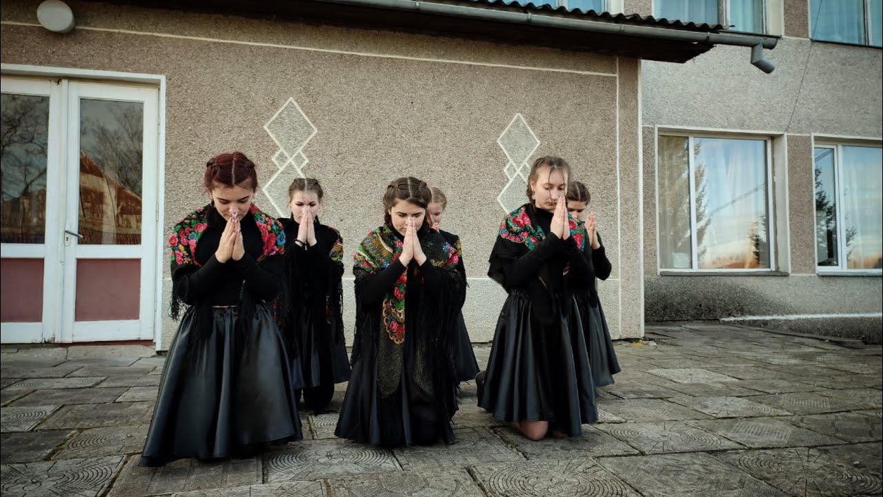Біля тополі калина росте - танець