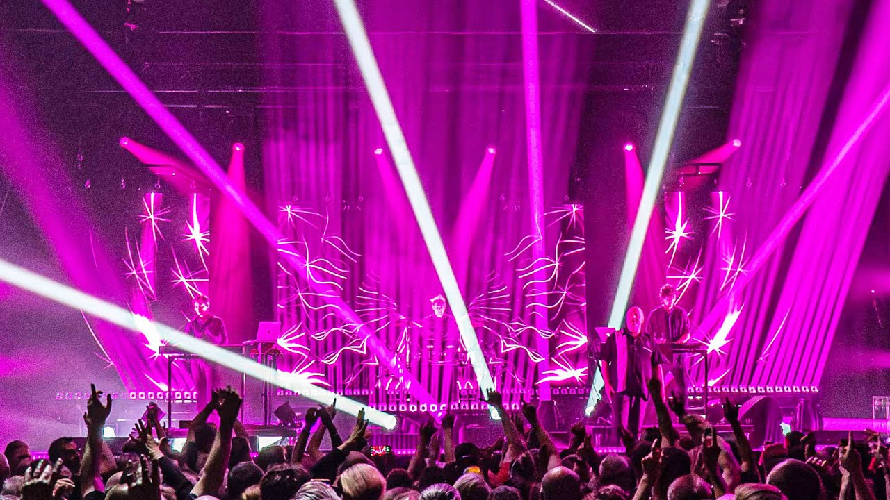VNV Nation live — Talking about lighting with Ronan Harris and Martin Heining