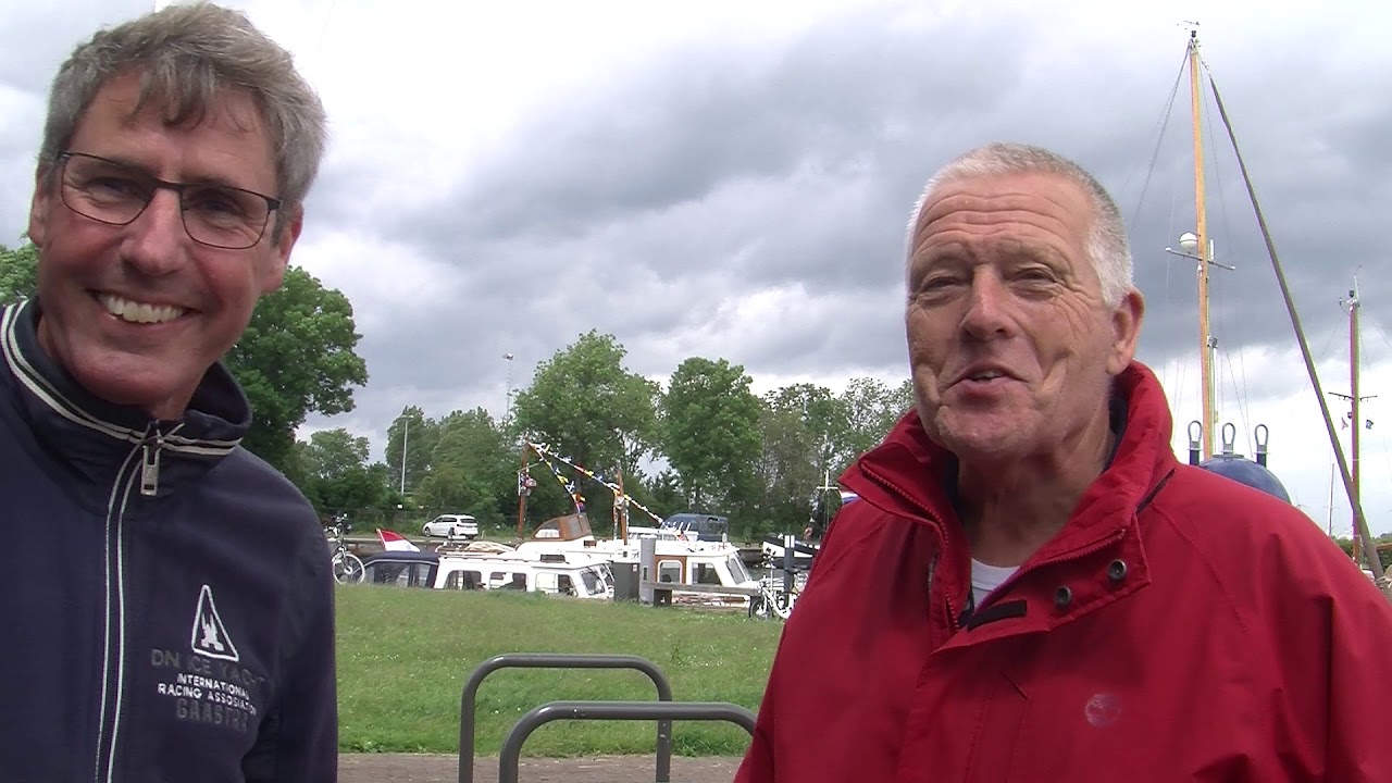 Schepen van ontwerper  Theo Gillissen brengen bezoek aan de haven
