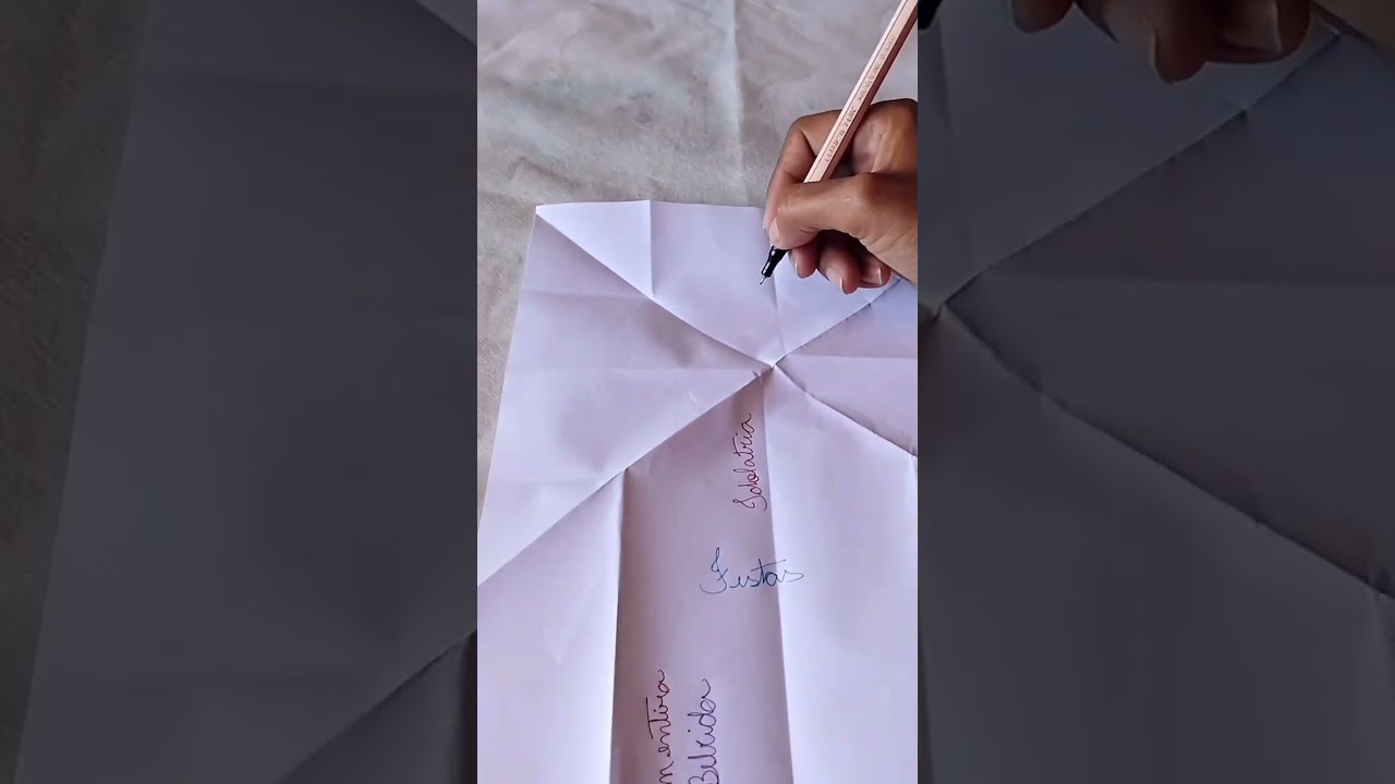 Dinâmica com apenas uma folha de papel ofício✨