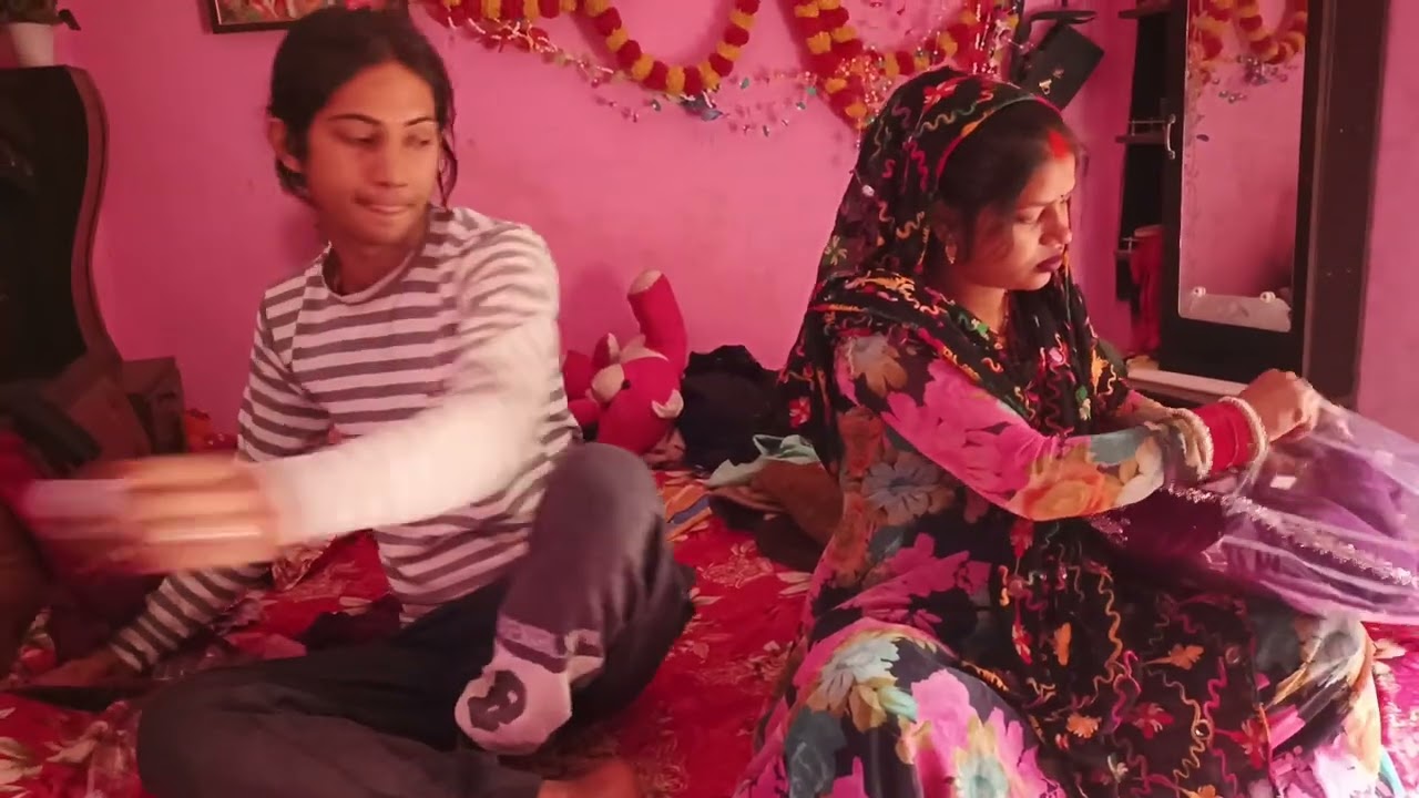 देखिए दोस्तों प्रांजल भाभी जी हमसे मिलने आए और हमारे लिए क्या लेकर  आयी वीडियो को पूरा  दिखेगा