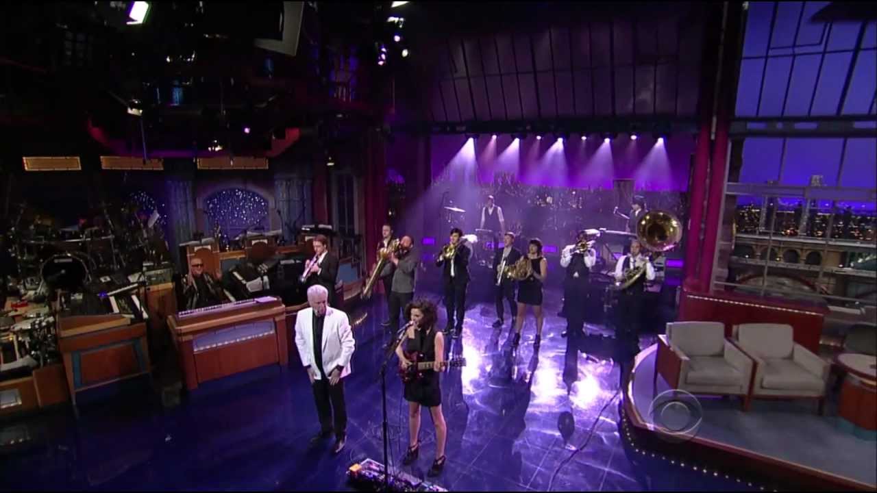 David Byrne & St. Vincent - I Should Watch TV on Letterman 01.28.13