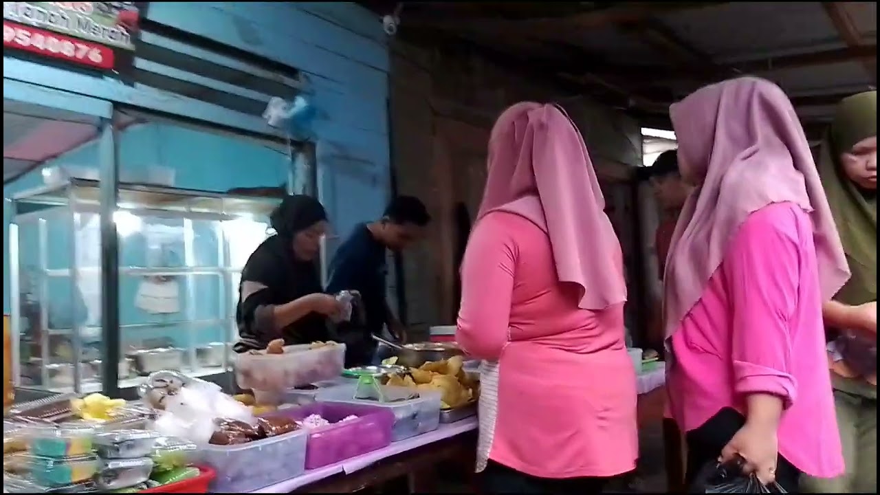 Aktifitas pagi di pasar kampung laut