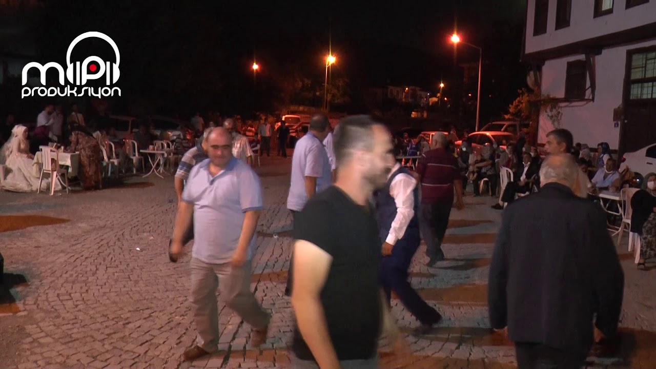 Özgür KOÇ | 2020 Eminem - Kırmızı Motor | Canlı Performans