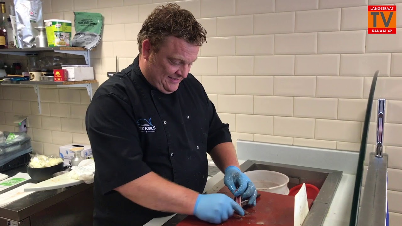 In de rij voor nieuwe haring in Waalwijk