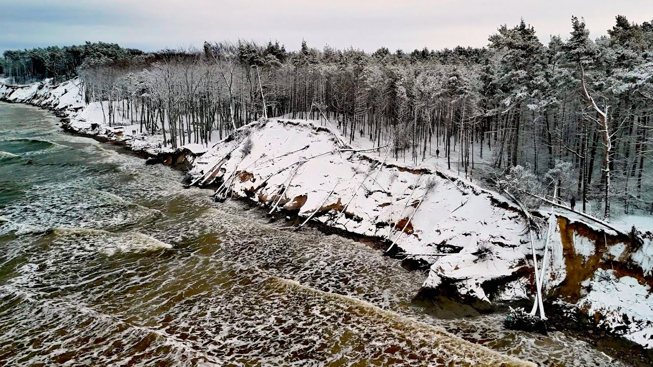 ZALANA PLAŻA I ZNISZCZONE KLIFY W ORZECHOWE KOŁO USTKI | ZIMA 2025 [4K]