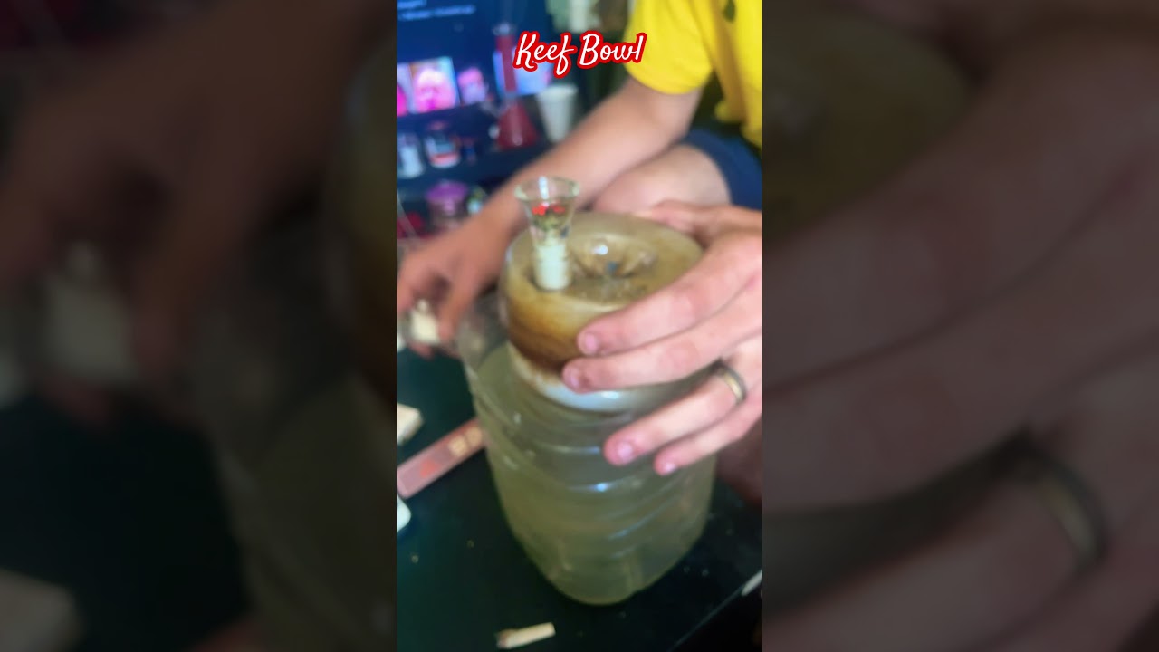 Smoking a Keef Bowl 🥵 #keef #gravitybong #missouri #420