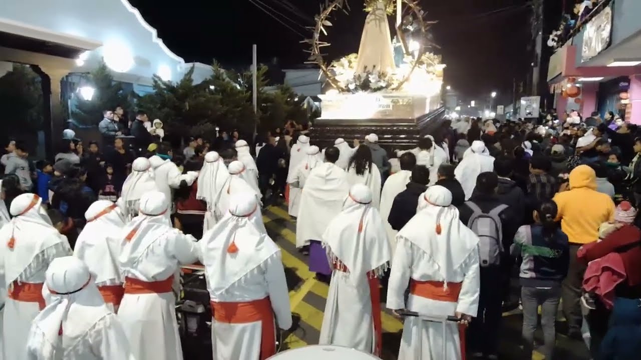 Guatemala Con tambor, flauta y poporopos: Música de fe en la procesión de Alotenango