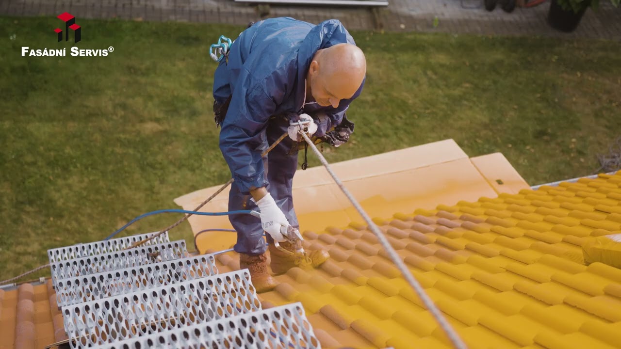 Čištění a renovační nátěr taškové střechy BRAMAC
