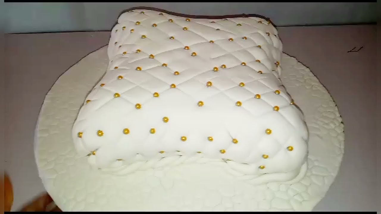 HOW TO DECORATE PILLOW CAKE WITH FONDANT WILTON PILLOW PAN 