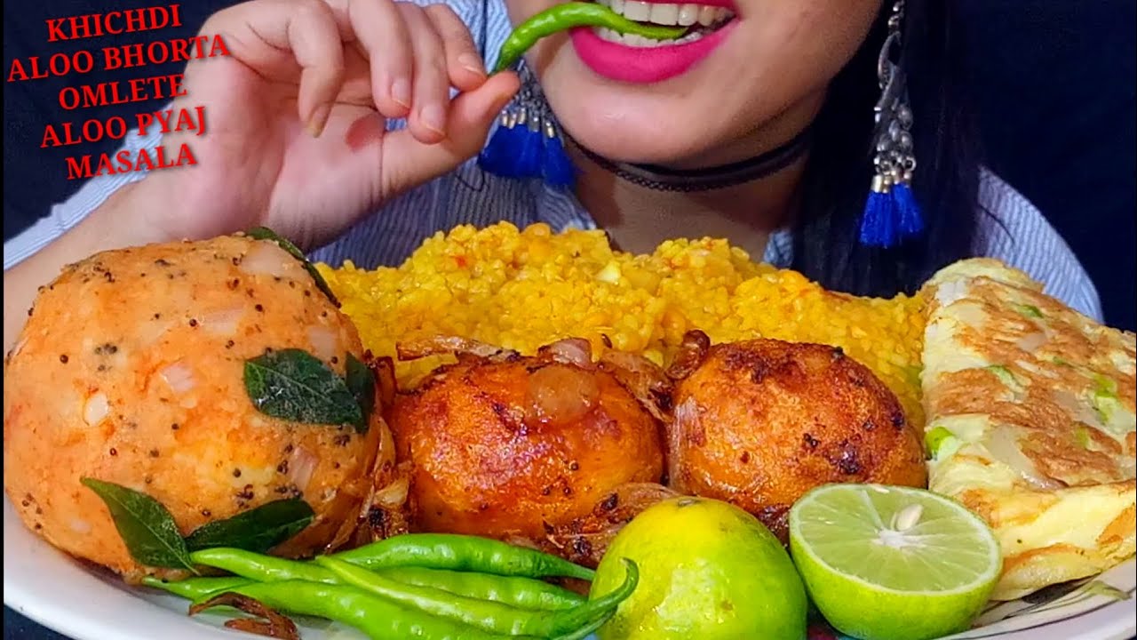 Eating Khichdi, Aloo Bhorta, Egg Omlette, Aloo Pyaj Masala || Homemade Food Eating Show || Foodie JD