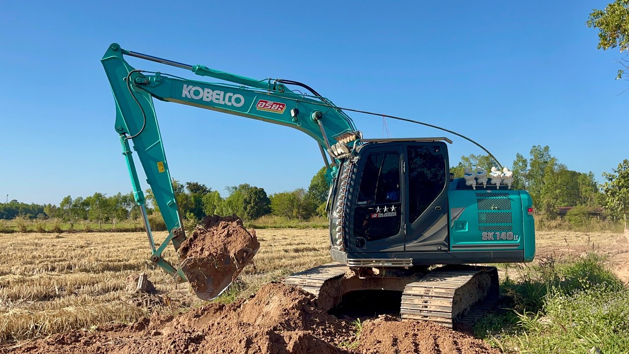 KOBELCO SK140LC-11 ทีมงานเสรีเป้ธีรพงศ์ขุดดินสต๊อควิ่งงานสร้างปั้มน้ำมัน ปตท. EP.1
