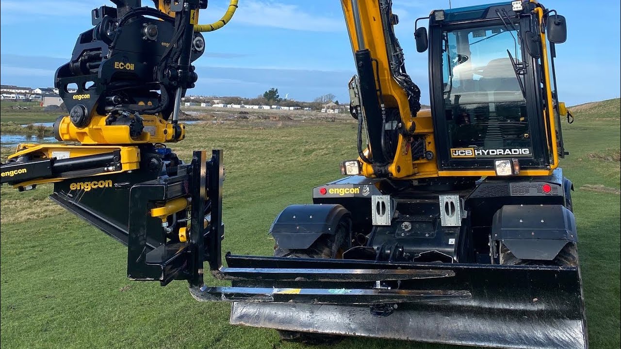 Weekend Ducking with the JCB Hydradig