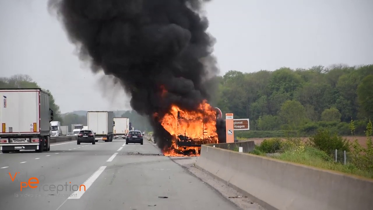 Feu de voiture sur l'A36 à Lutterbach